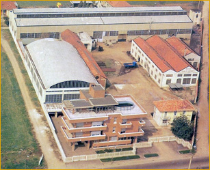 /azienda.jpg /azienda.jpg